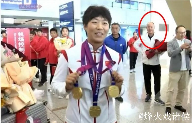 太离谱！亚运冠军拒交15万奖金，被领导辱骂、打压至抑郁