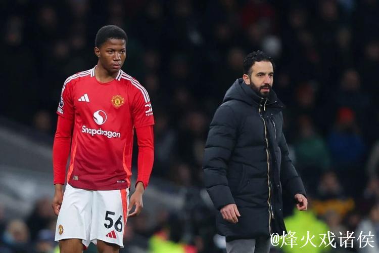 曼晚:青训小将不满阿莫林言论,阿马斯、奥比疑似晒照回击 曼晚:青训小将不满阿莫林言论,阿马斯、奥比疑似晒照回击