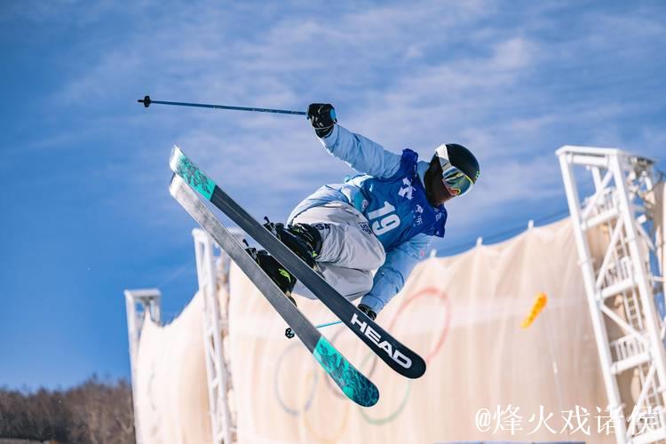 自由式滑雪世界杯云顶站：谷爱凌资格赛夺冠顺利晋级